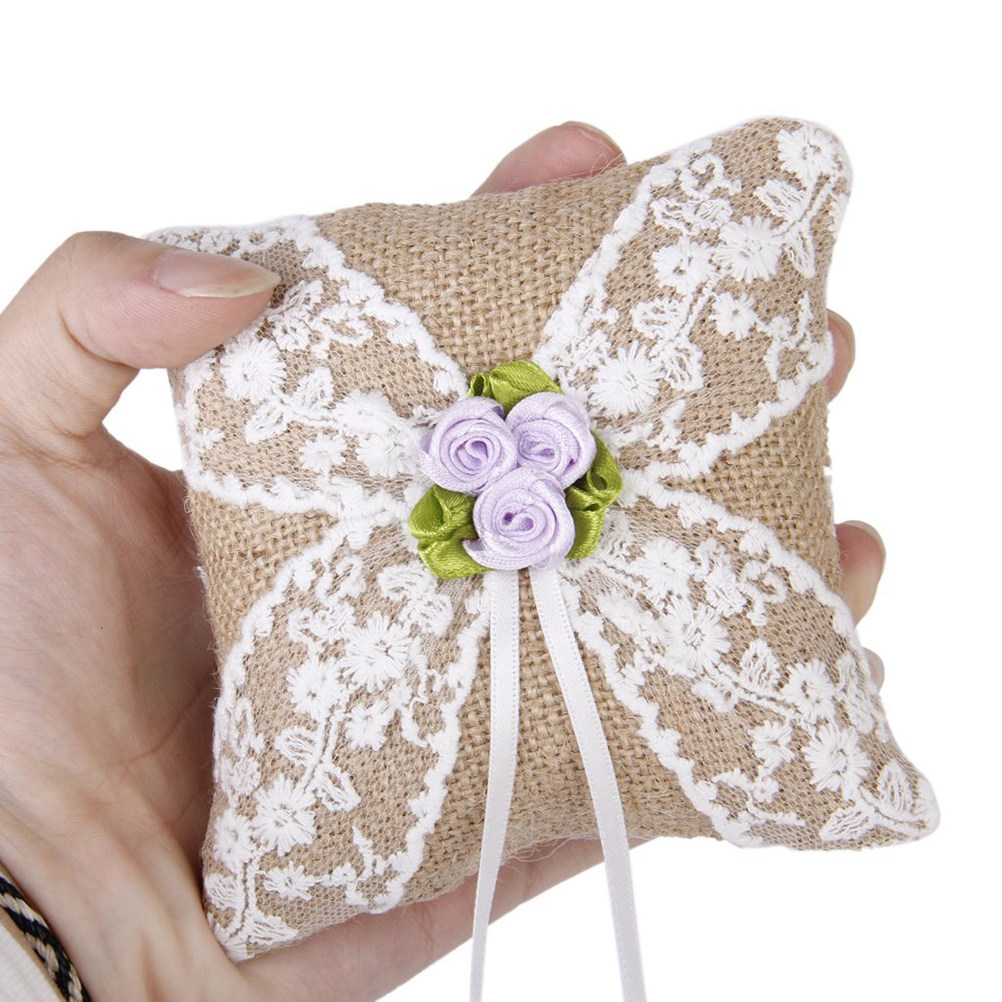 Ring Bearer Pillow - وسادة خاتم الزفاف من الخيش البني